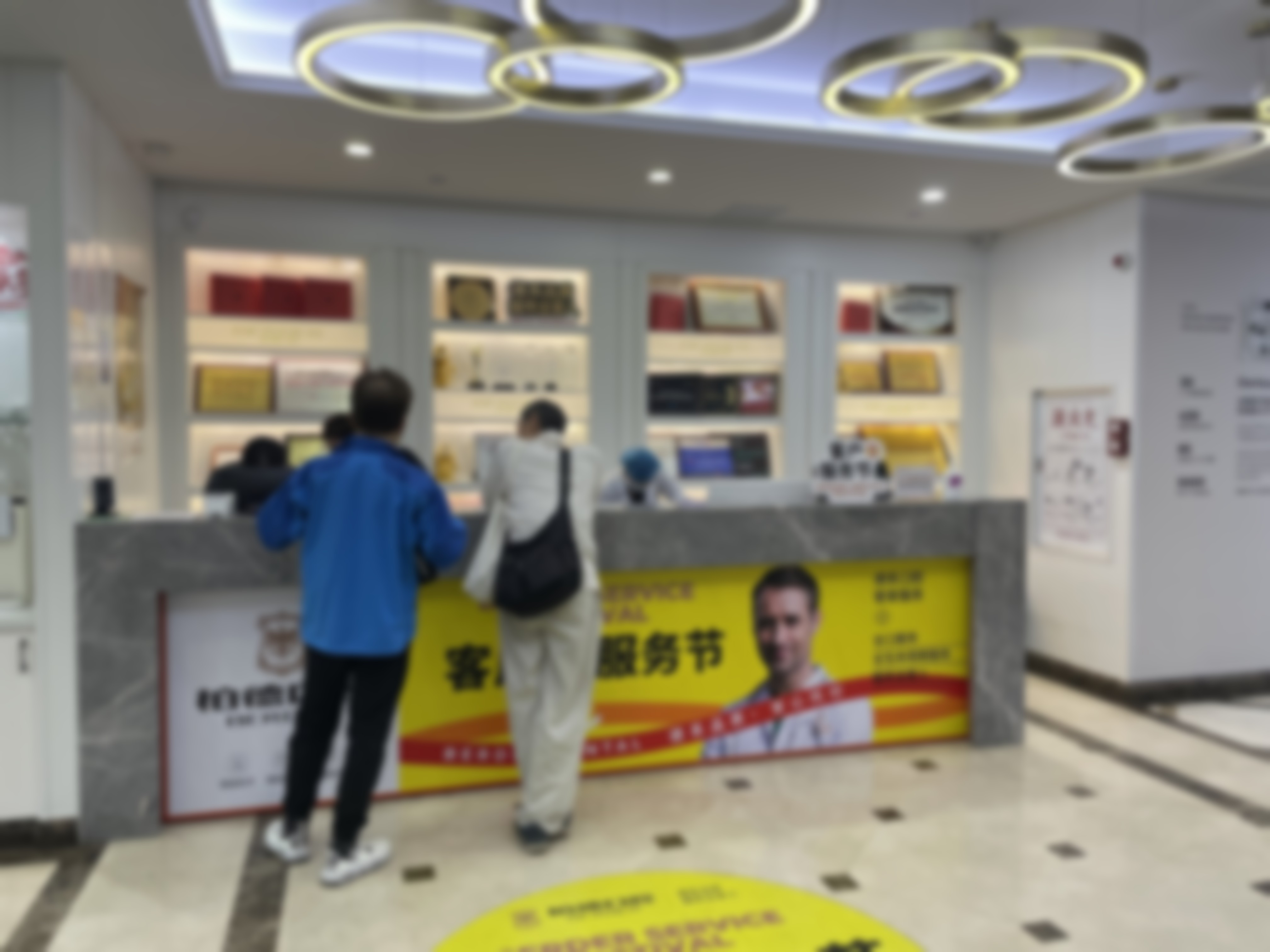 二、广州天河柏德口腔门诊部医生团队，打造专精诊疗服务