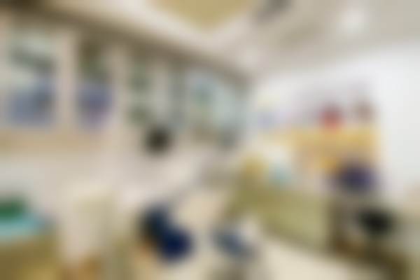 二、成都高新德顿口腔门诊部医生团队，打造专精诊疗服务