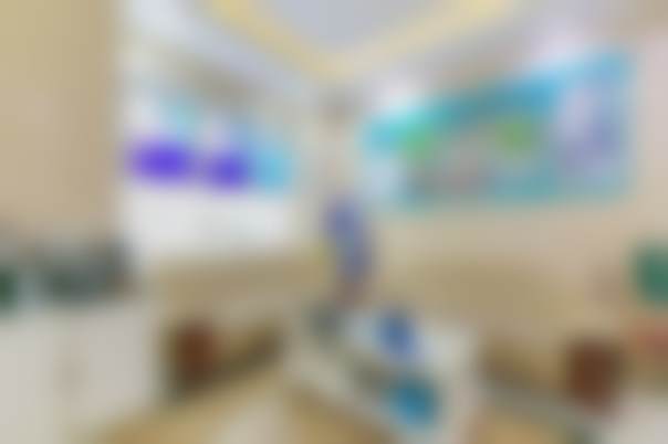 二、上海摩尔劲驰口腔门诊部医生团队，打造专精诊疗服务